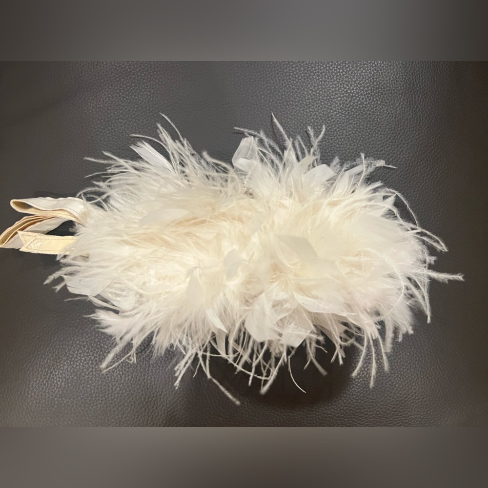 Kate Spade Ivory Feather Wristlet Clutch